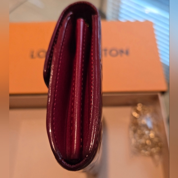 Sarah patent leather wallet Louis Vuitton With Complimentary Chain For Crossbody - Picture 15 of 15